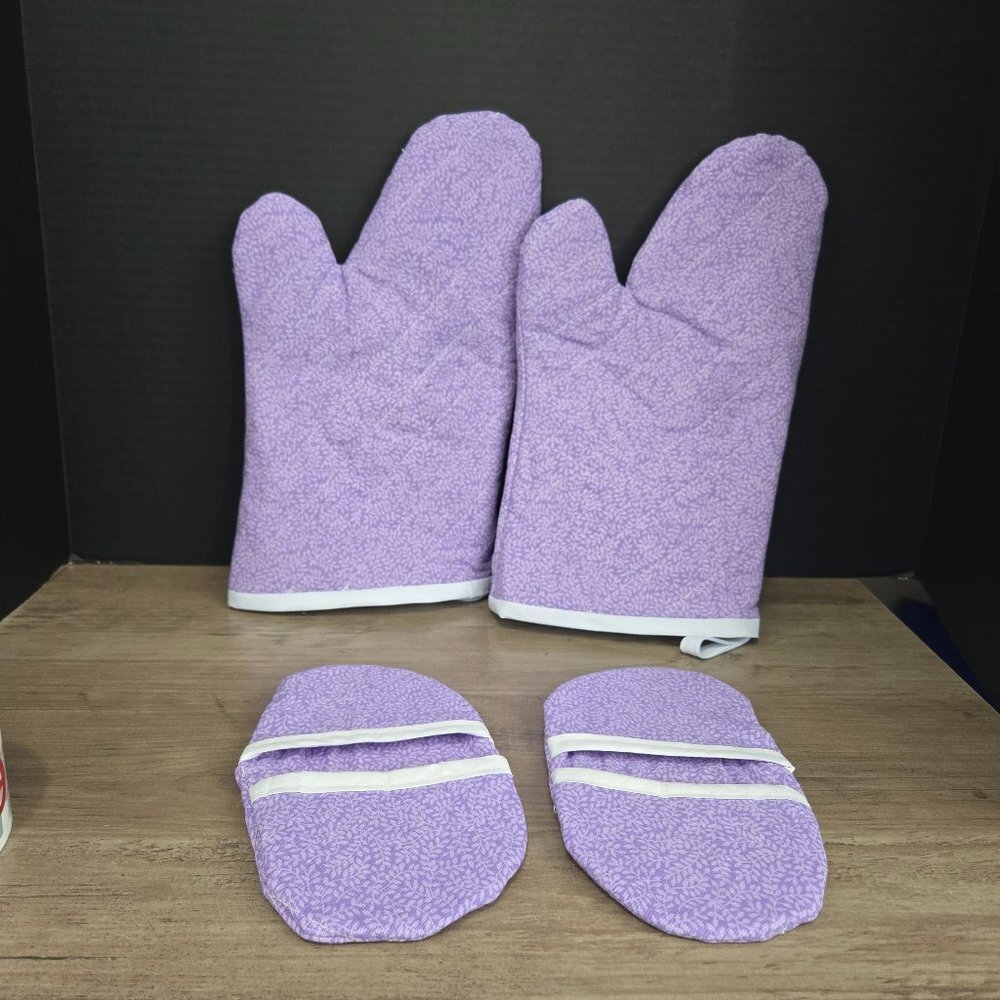 Grandma's Practical Handmade 2 Layer Oven mitt microwave mitt set Purple folage